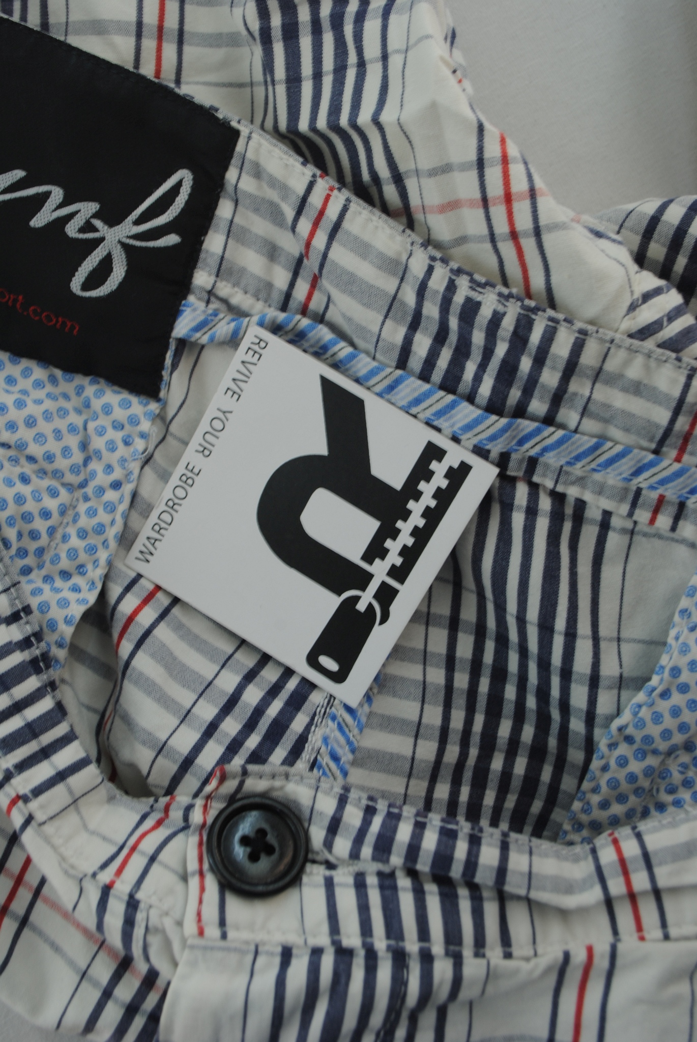 /storage/v1/object/public/product-images/products/1c0d9068-990a-40cf-8c60-18c78ec6570e/label_22dd3412a564.jpg