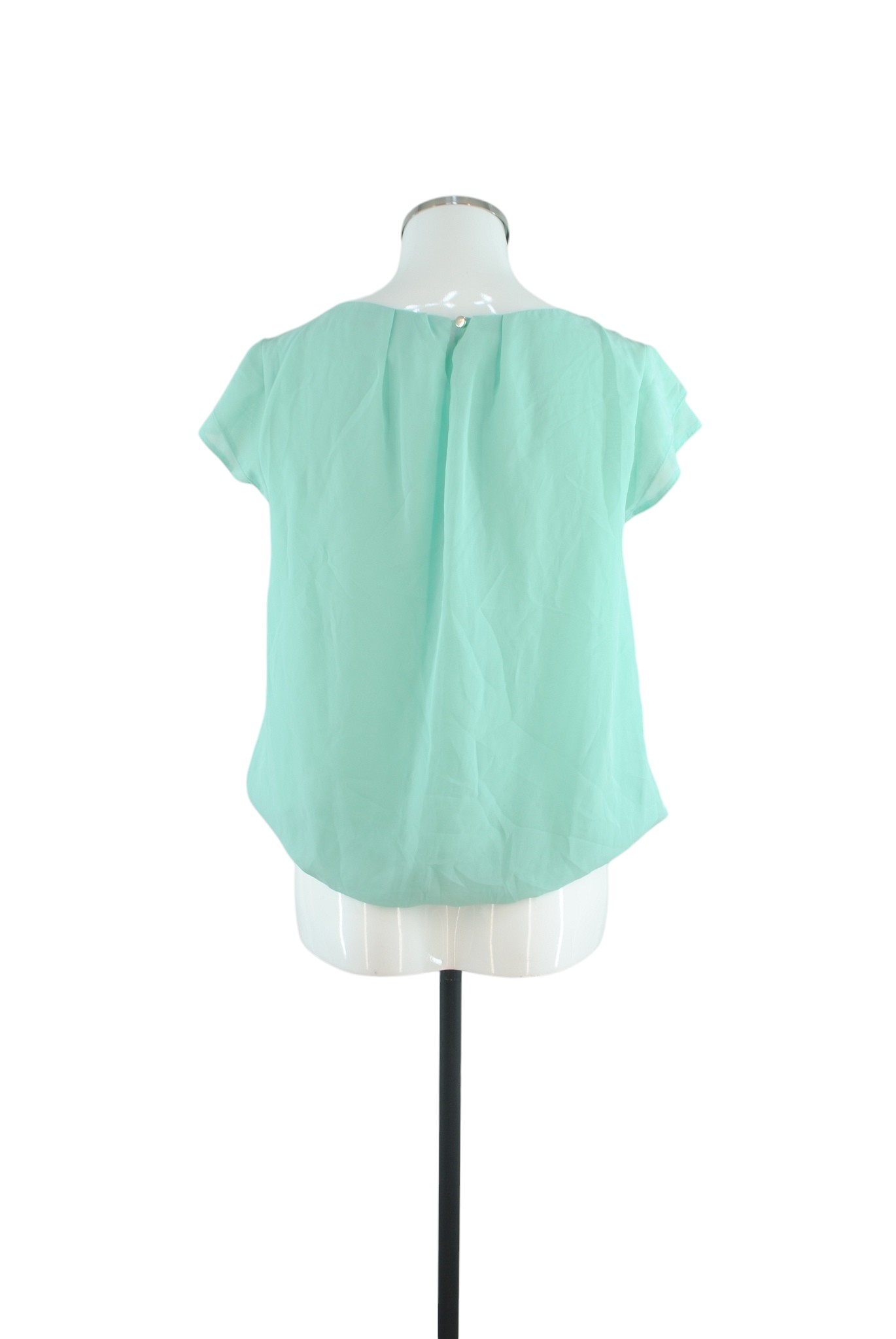 /storage/v1/object/public/product-images/products/8492a887-7f4a-4ed1-aaf1-6e0aed3554cd/back_af33ae558d1d.jpg
